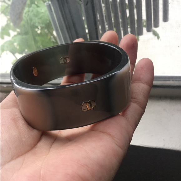 CHANEL Vintage thick resin bangle - Picture 4 of 6